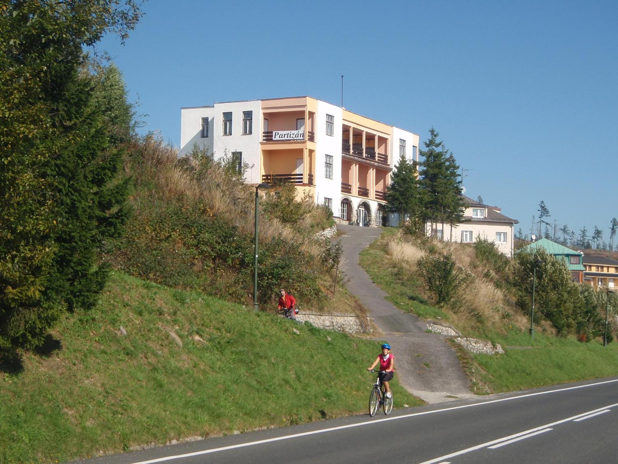 Penzion Partizan Hotel Vysoké Tatry Exterior foto